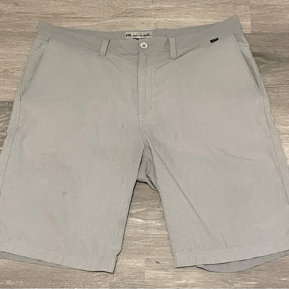 TRAVIS MATHEW SORRY FOR BEING AWESOME SHORTS MENS -38 Lt. Grey